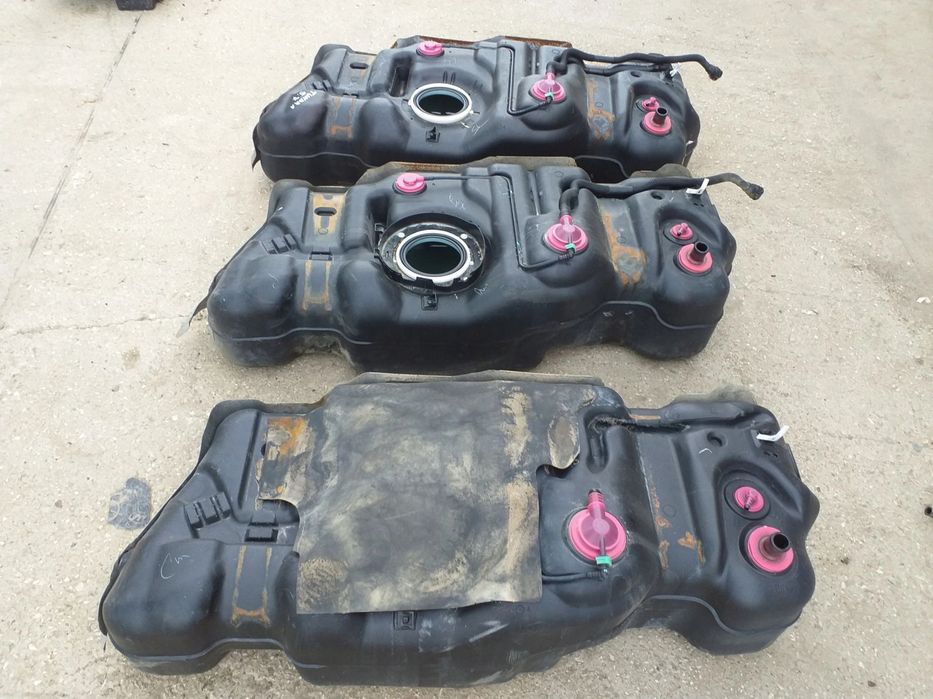 Toyota Tundra Sequoia zbiornik paliwa bak