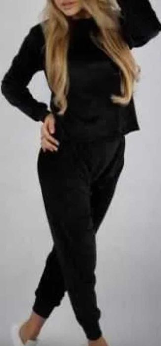 Czarny dres welurowy L