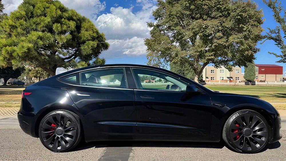 Tesla Model 3      2023