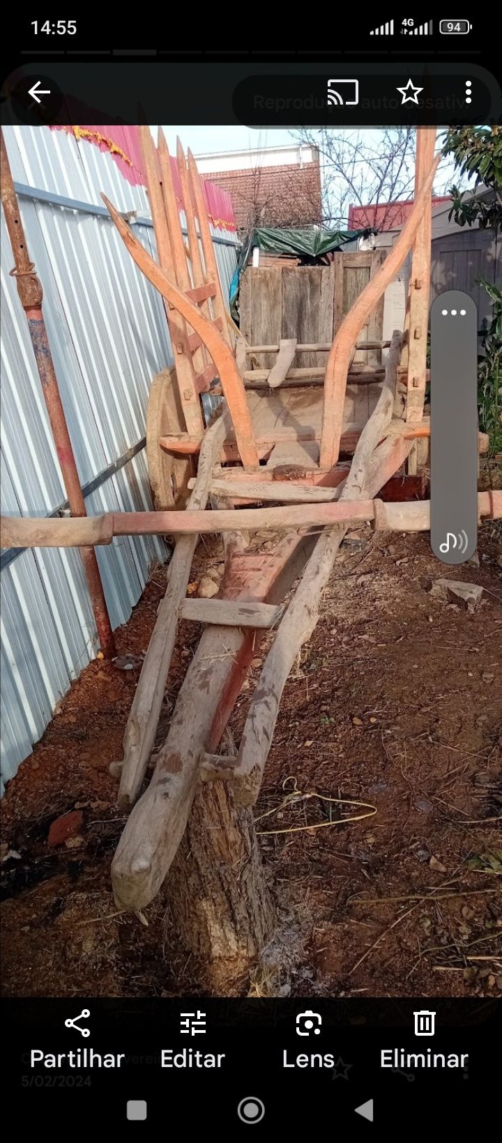 Carro de bois em madeira