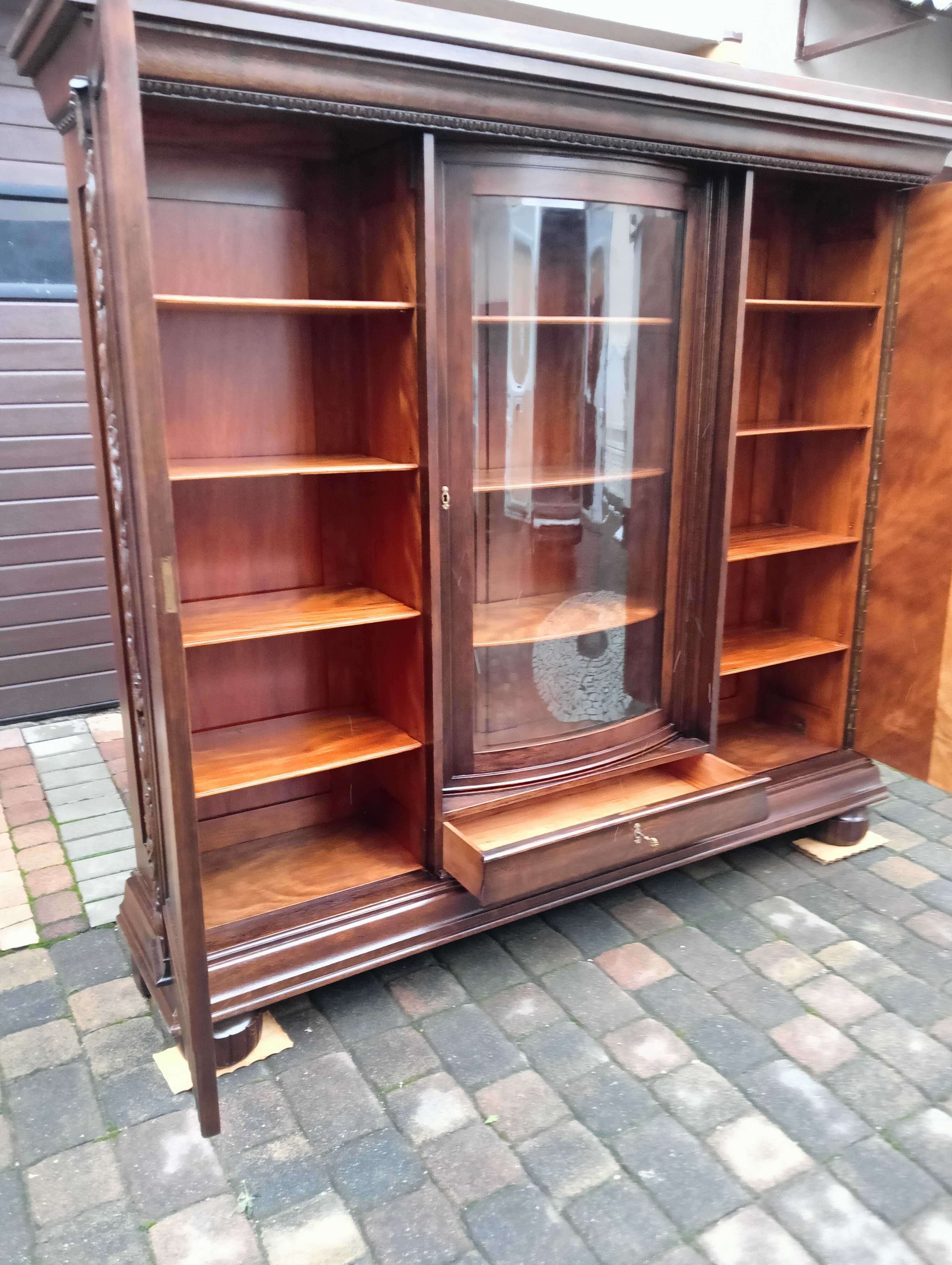 Biblioteka antyk zdobiony gabinet po renowacji