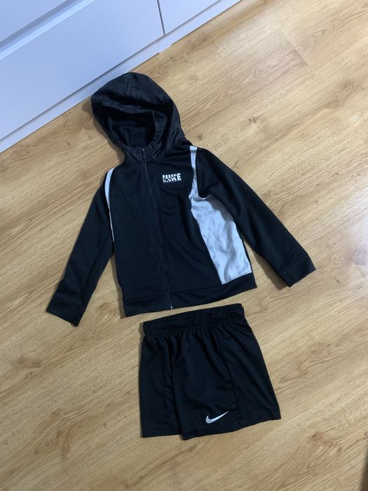 Спортивный костюм nike р.128-134