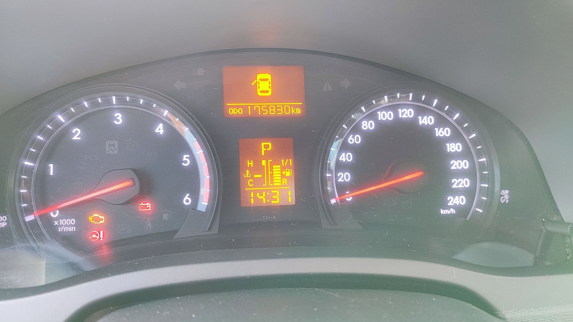 Toyota Avensis 2012