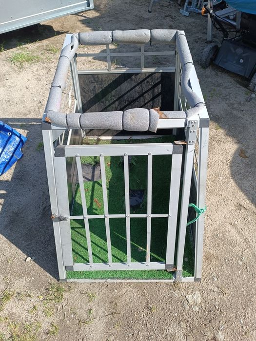 Skrzynia transportowa kojec klatka psa psów samochodu kota kotów