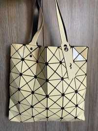 Блискуча велика сумка bao bao issey miyake кольору слонової кістки