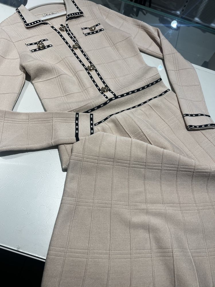 Продам платье для девочки