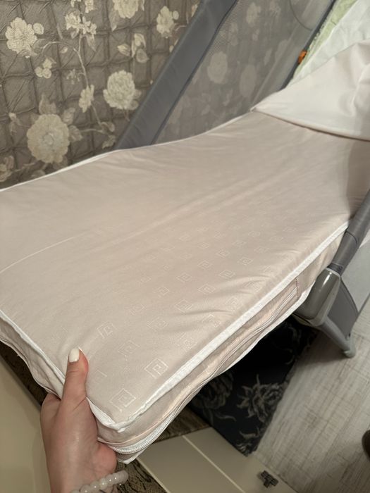 Дитяче ліжечко-манеж