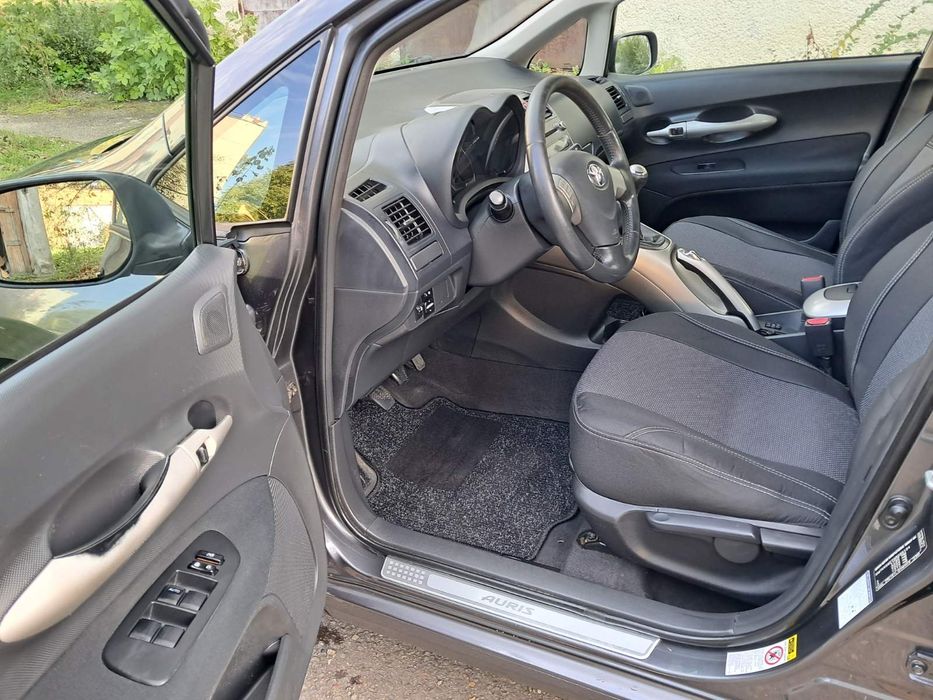 Toyota  2008г.1.6 бензин.