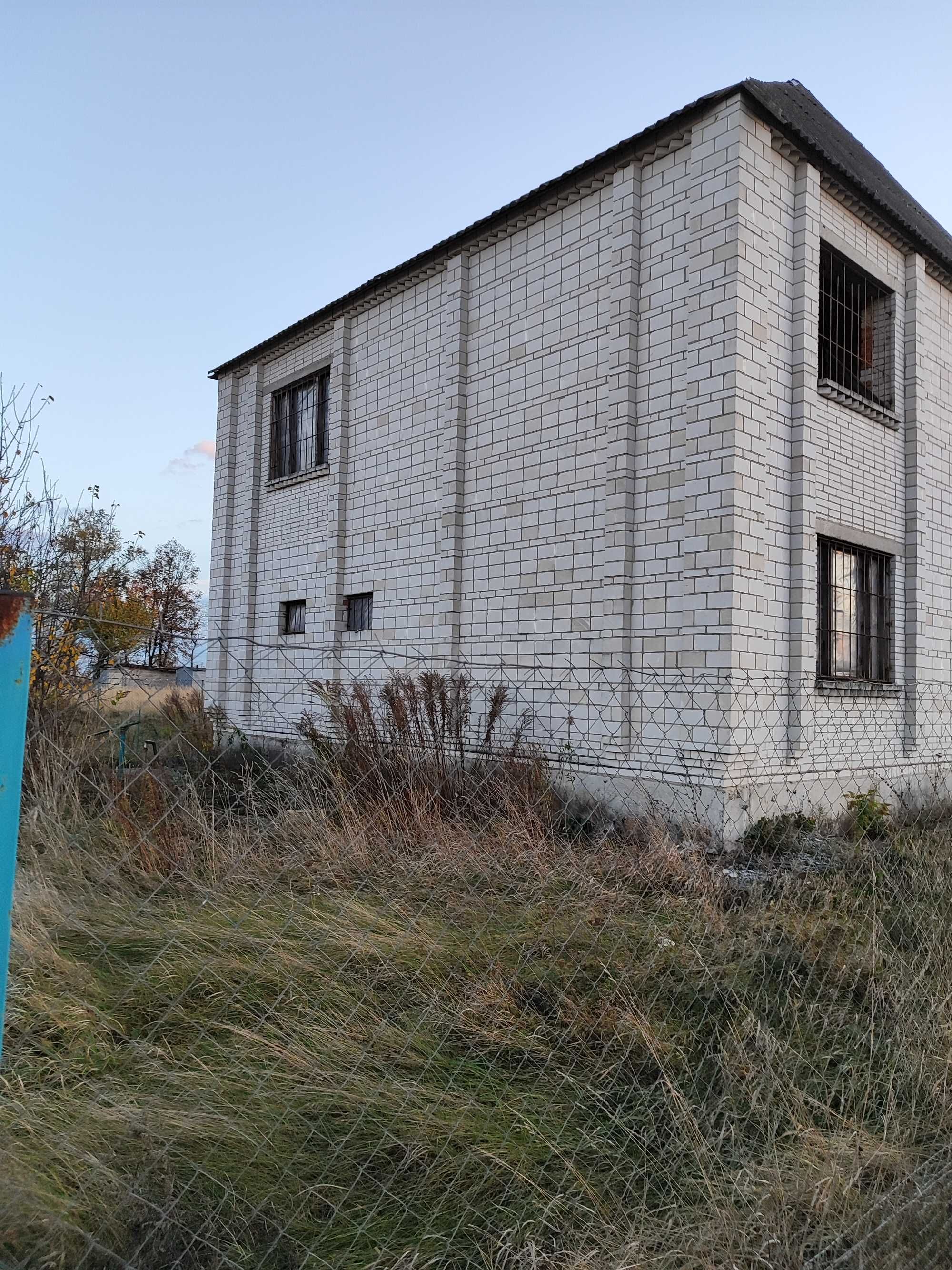 недобудований будинок у с.Іванків