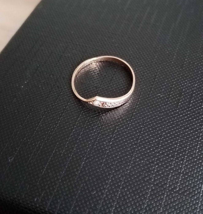 złoty pierścionek z oczkiem - 1,02 g - vintage