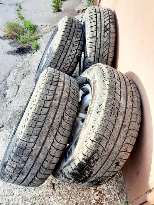 Продам комплект коліс Kia Sorento 245/70 R16
