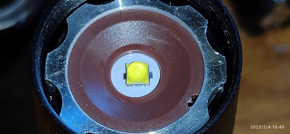 Продам компактний потужний фанарик xp-l v6