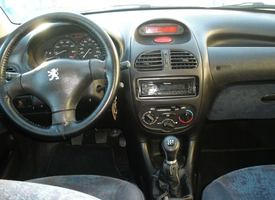 Peugeot 206. Poucos kms. Impecável. Comprove