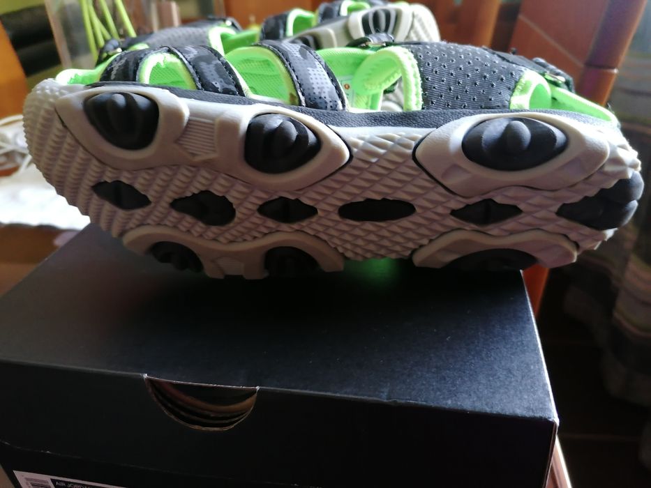 Sandália de menino marca Lotto. Nº35