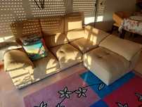 Sofá amarelo com chaise longue
