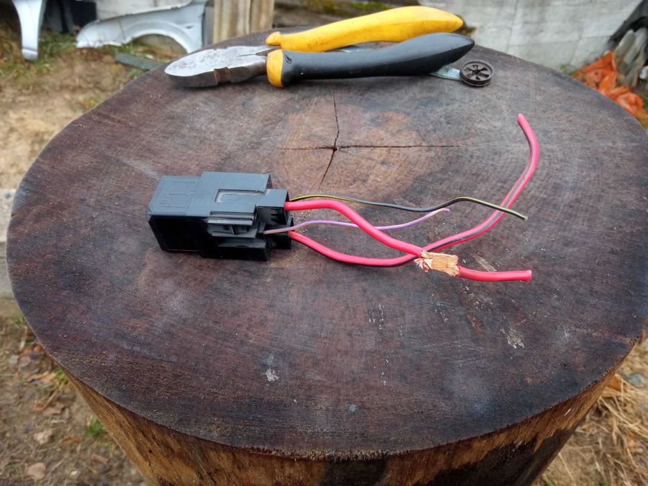 Роз’єм 96FG 14A481 HB реле свічок накала 93BG-14N089-C1B 12V 70A 4pin