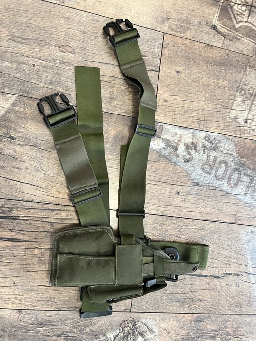 Uniwersalna kabura udowa Fobus na pistolety 9mm.