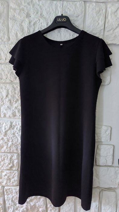 Sukienka czarna 38 M w litere A ozdobne rękawki