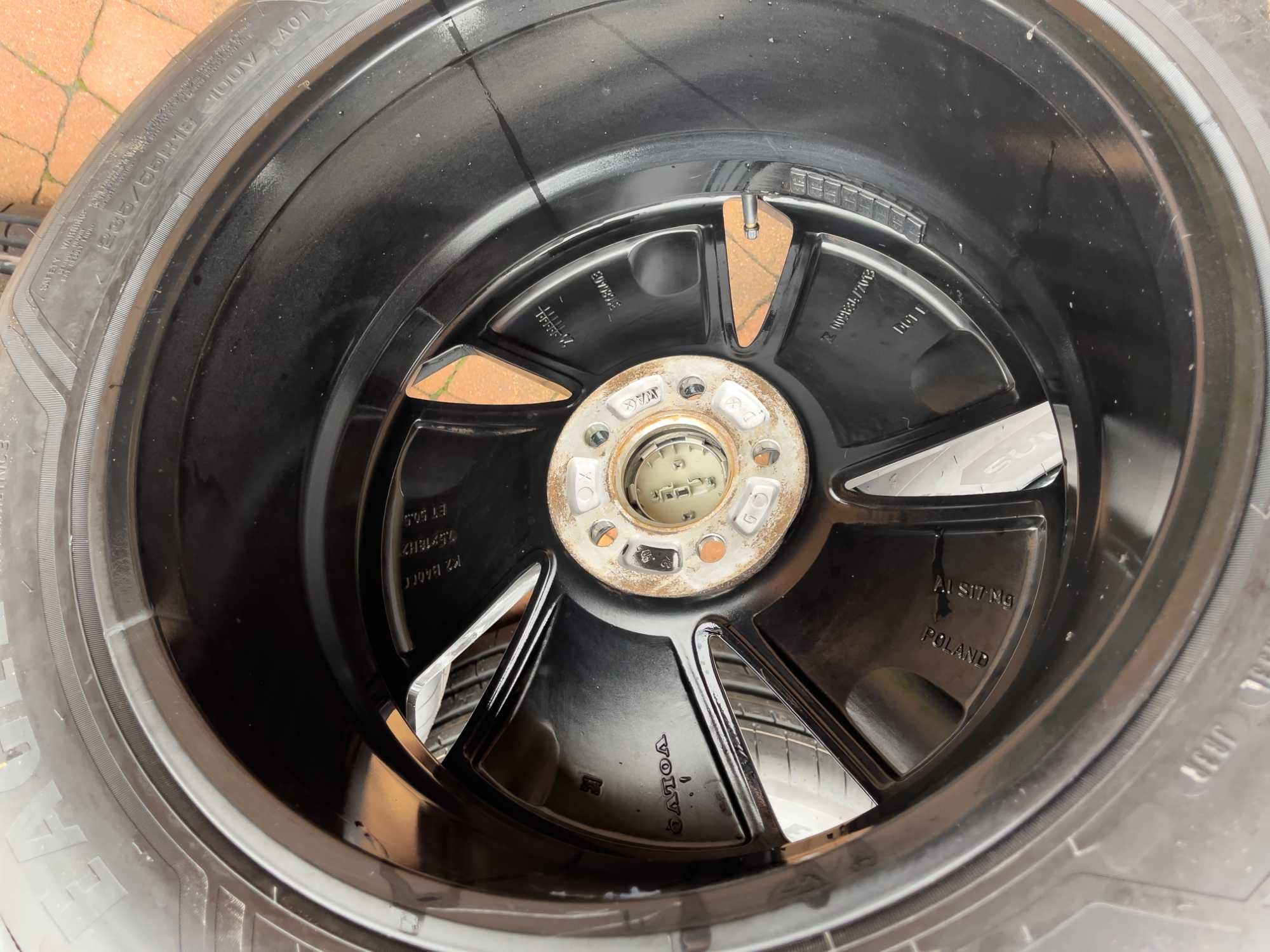 3650. Koła letnie Volvo XC40 oryginał jak nowe 5x108 235/55/18 2024r
