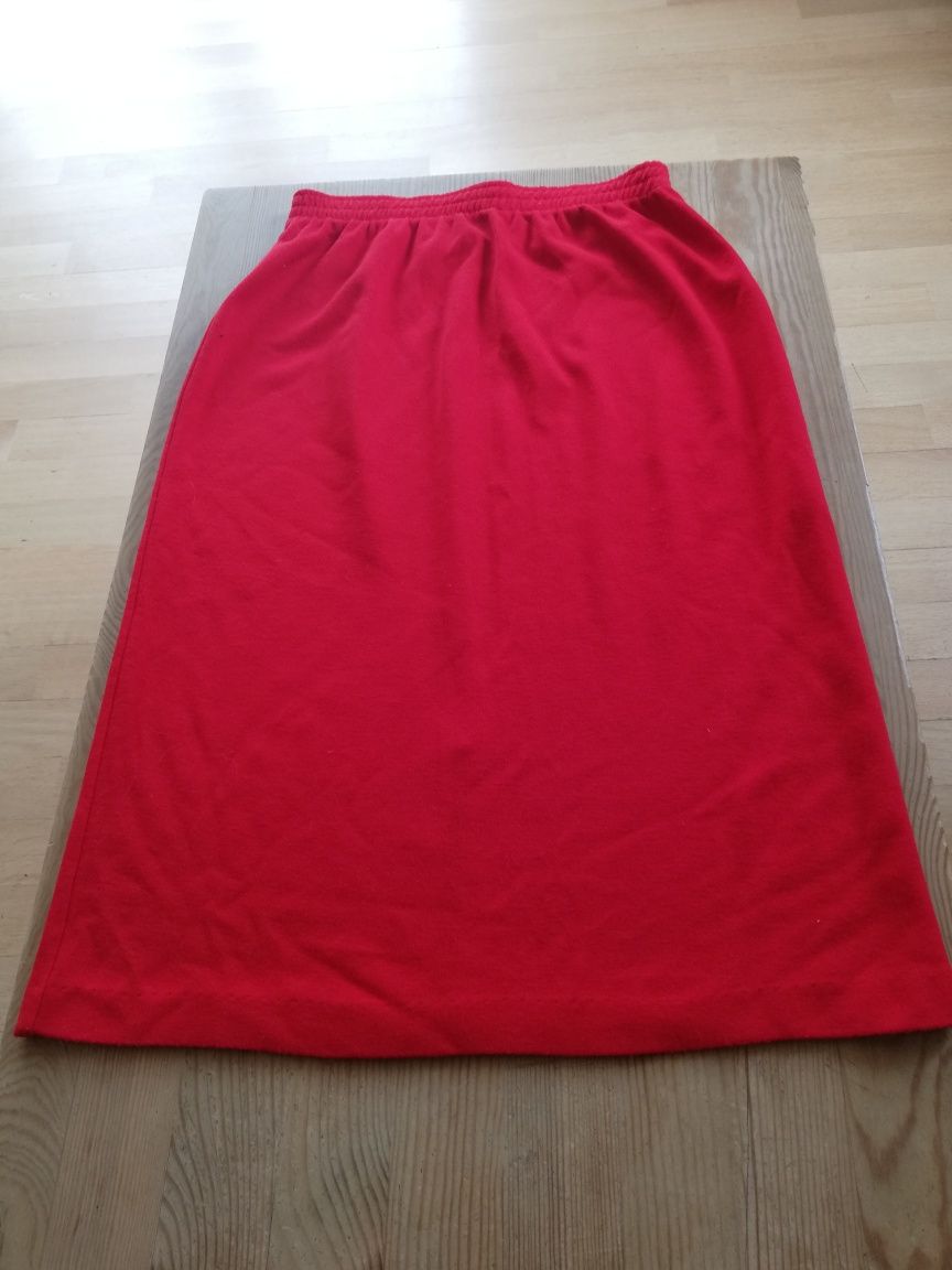 Spódnica czerwona z USA dzianinowa.