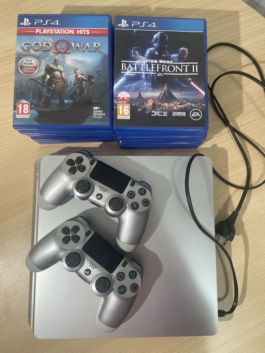 Konsola ps4 z 12 grami i dwa pady