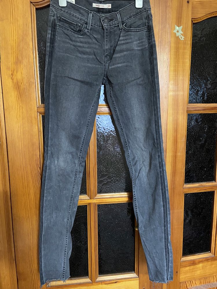 Жіночі джинси LEVI'S  суперскіні.