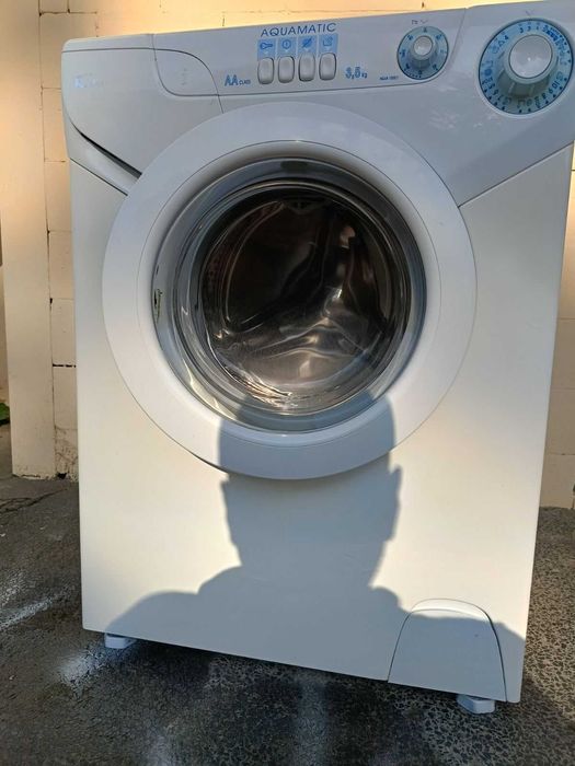 Продаеться якісна маленька пральна машина Candy