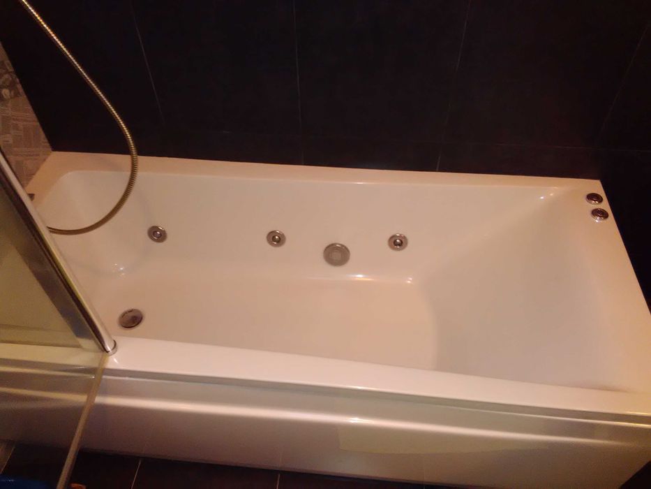 Banheira de hidromassagem com pouco uso