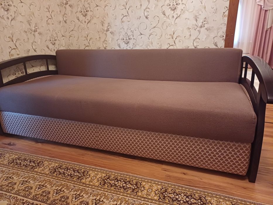 Продам диван двухспальный