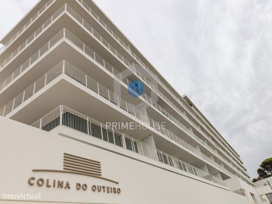 Apartamento T3, com varanda e estacionamento, na Baía do Seixal