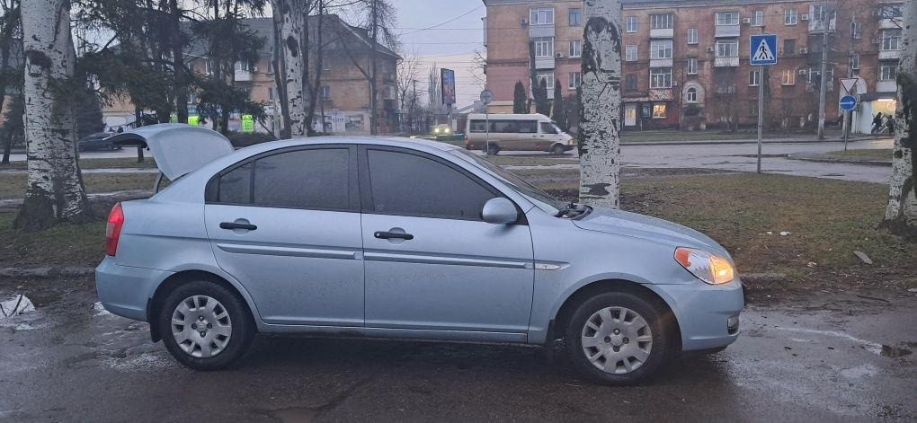 Продам свой HYUNDAI accent ТОРГ только адекватний