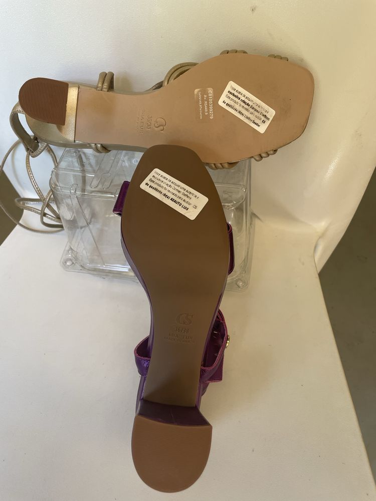 Sandálias Carmen Steffens número 38, 36 do Brasil, valor 76,00 cada