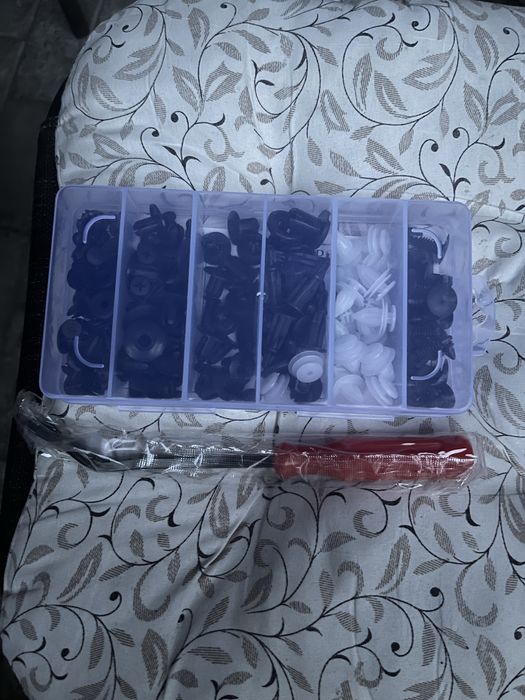 Кліпси 100шт 6 видів и зйомник в органайзере в