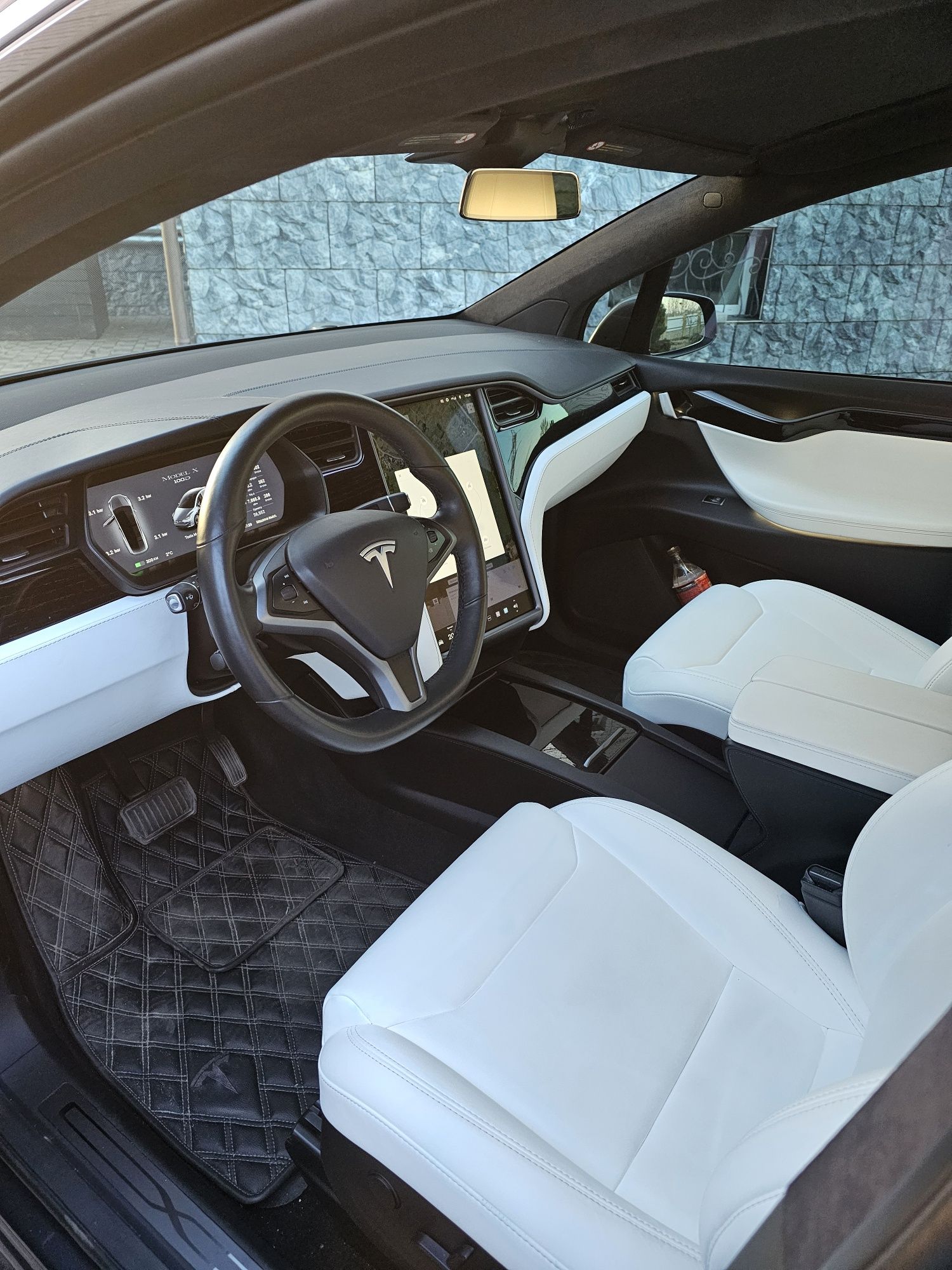 Топова Tesla Model X 2018 dual motor 100 kWt