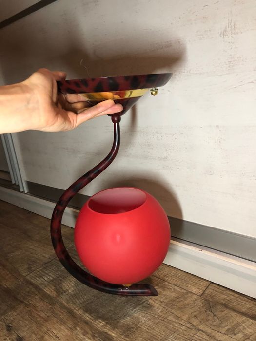 Люстра б/у красная