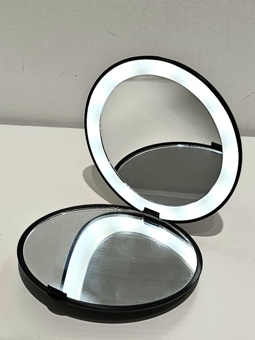Składane podręczne lusterko z podświetleniem LED. 1x i 10x.