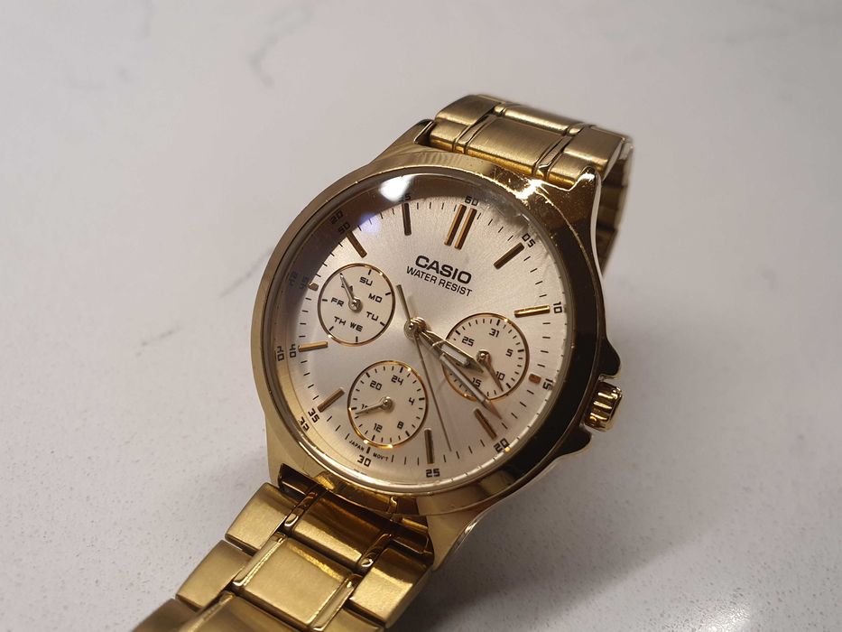 Zegarek Casio LTP-V300G-9A (złoty) - USZKODZONE SZKIEŁKO