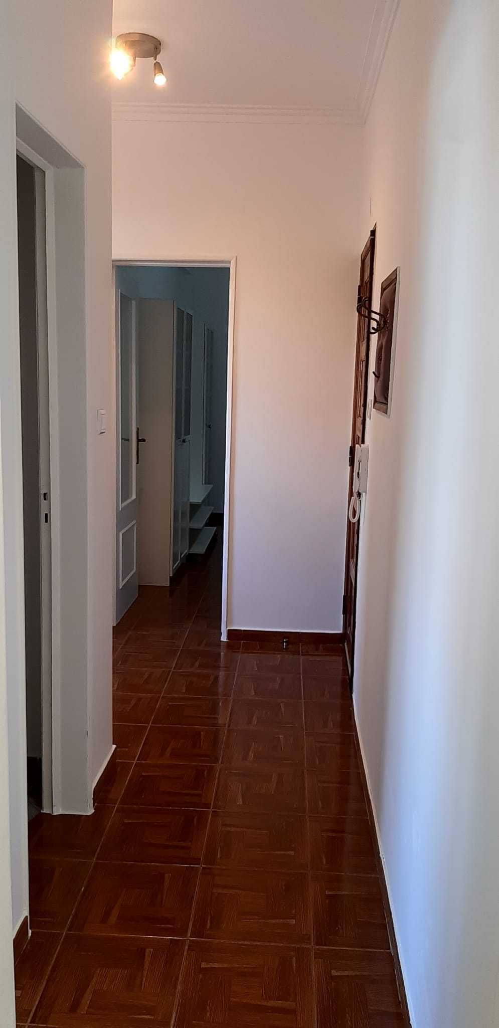 Apartamento T1 - Arrenda-se - Amadora - Equipado