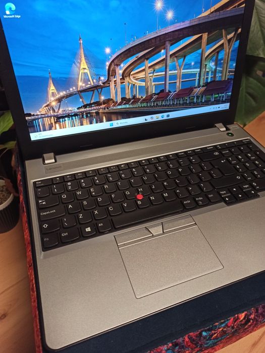 B.ładny Lenovo ThinkPad E570 i5/16GB RAM/dyski 750GB/15,6 FHD/win 11