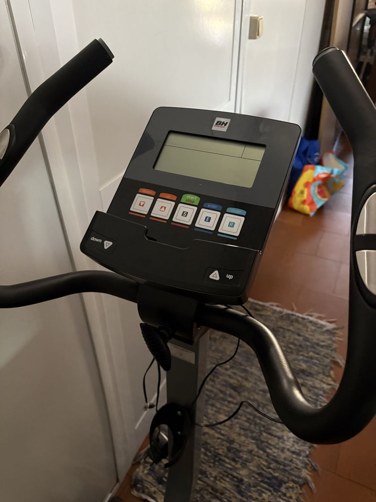 Bicicleta exercicio  BH