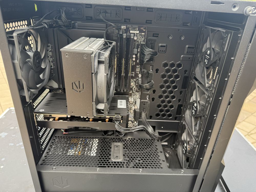 Komputer gamingowy i7-12700F / RX 6600 XT / 16GB RAM / 1TB SSD