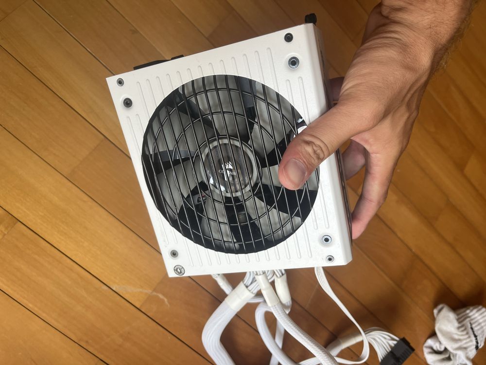 Corsair RM750X 750W - Fonte Alimentação Branca