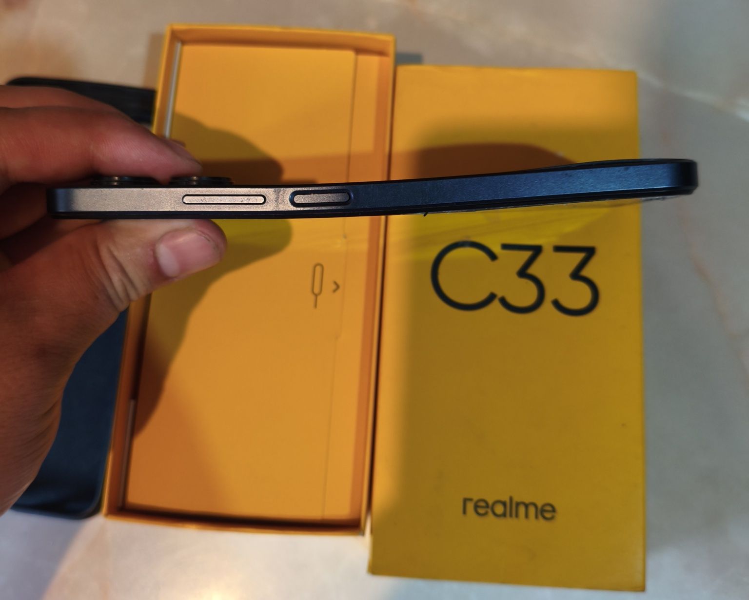 Realme c33 разбит экран,но вибрирует,на запчасти или под востановление