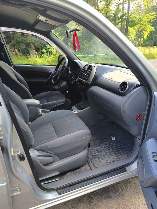 Sprzedam Toyotę RAV4 z 2002 roku 2.0 diesel