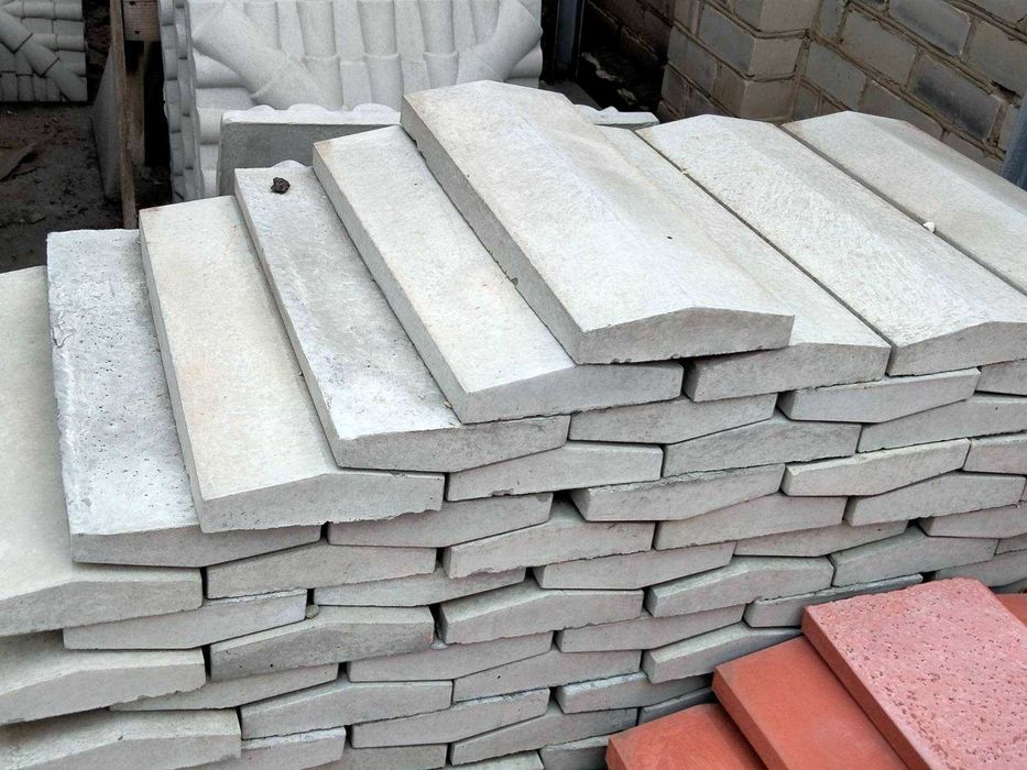 Козирки для паркану з бетону