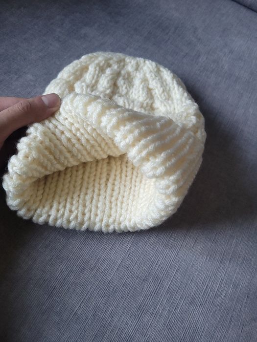 в'язана м' яка й тепла шапочка хенд мейд жіноча