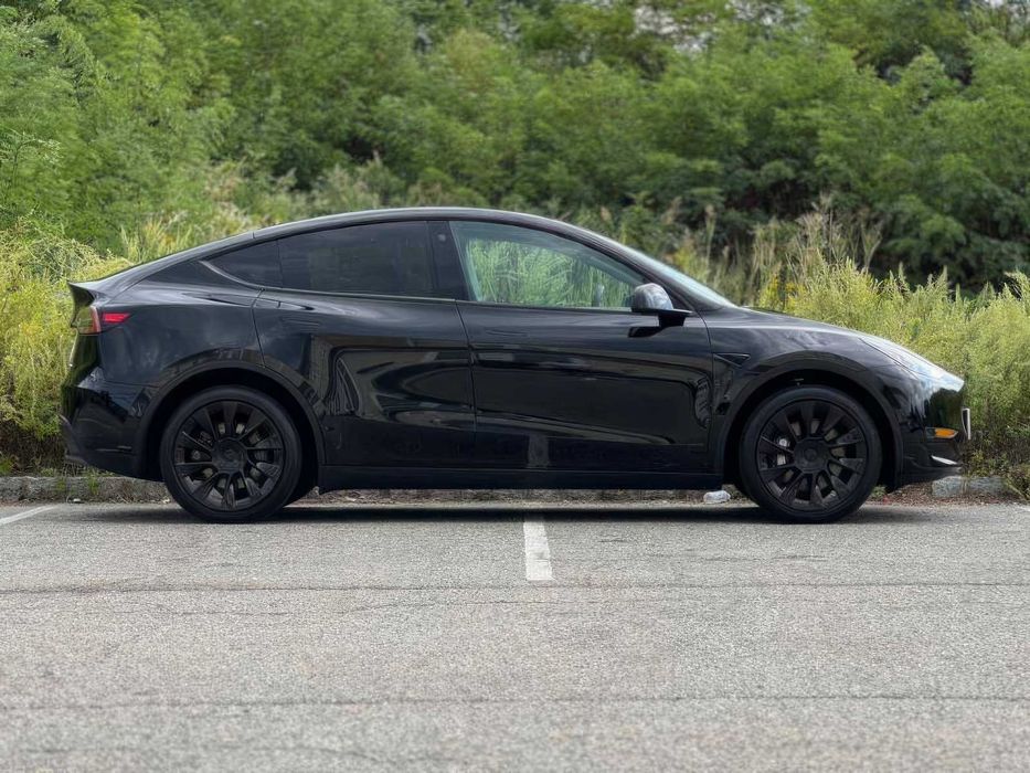 Tesla Model Y Long Range      2022