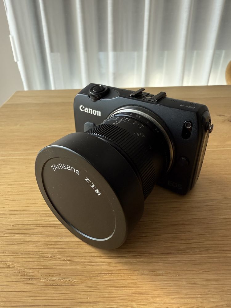 Camera Canon EOS M