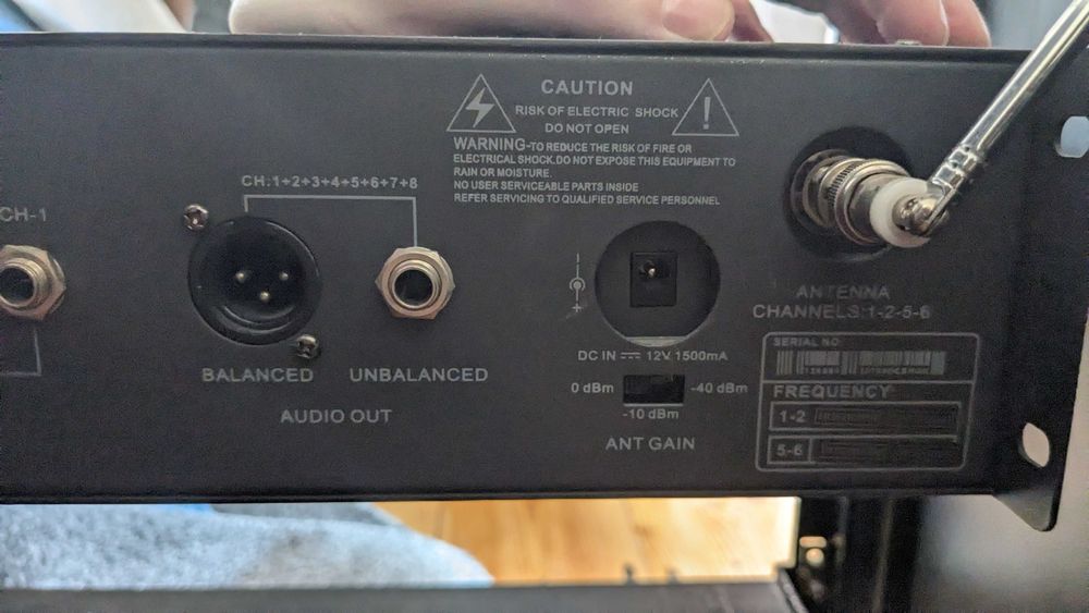 Futinx E-8008 - System bezprzewodowych mikrofonów - Sprawne