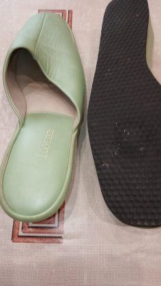 Тапочки кожаные.